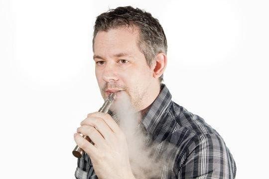 Kompletan vodič za essential oil vape 2025 kako izabrati uređaj, osigurati sigurnu uporabu i maksimalan miris