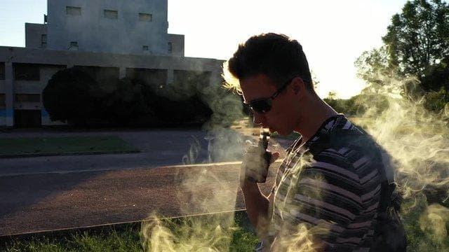 Kako odabrati elektronski punjač za cigarete i pregled najboljih modela za sigurno i brzo punjenje